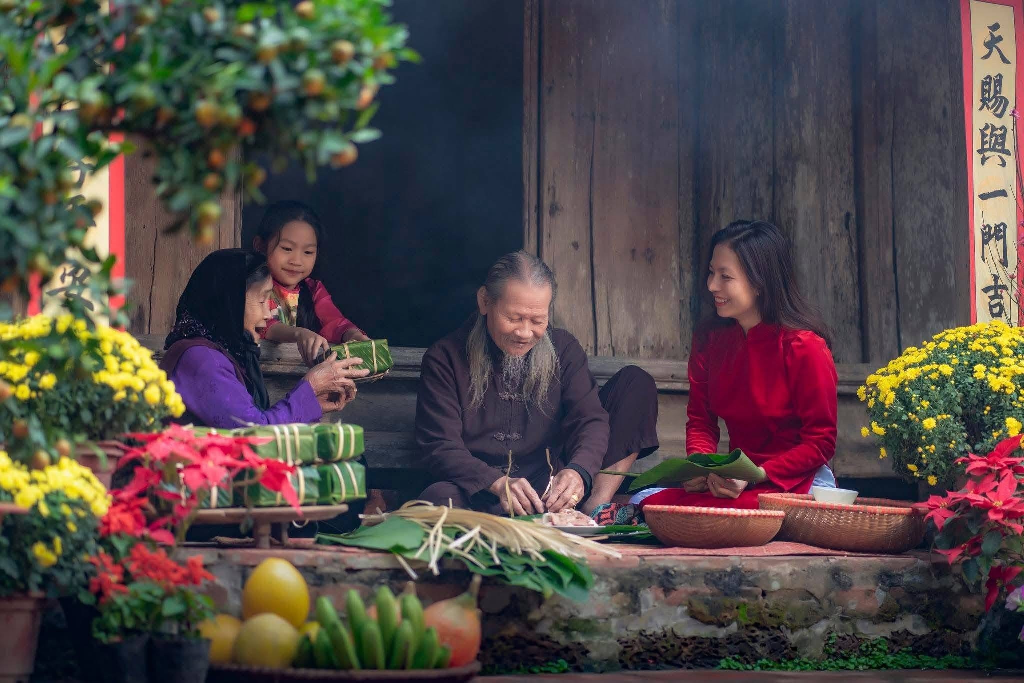 Hương sắc Tết Việt - chiều sâu văn hoá của một cuộc trở về