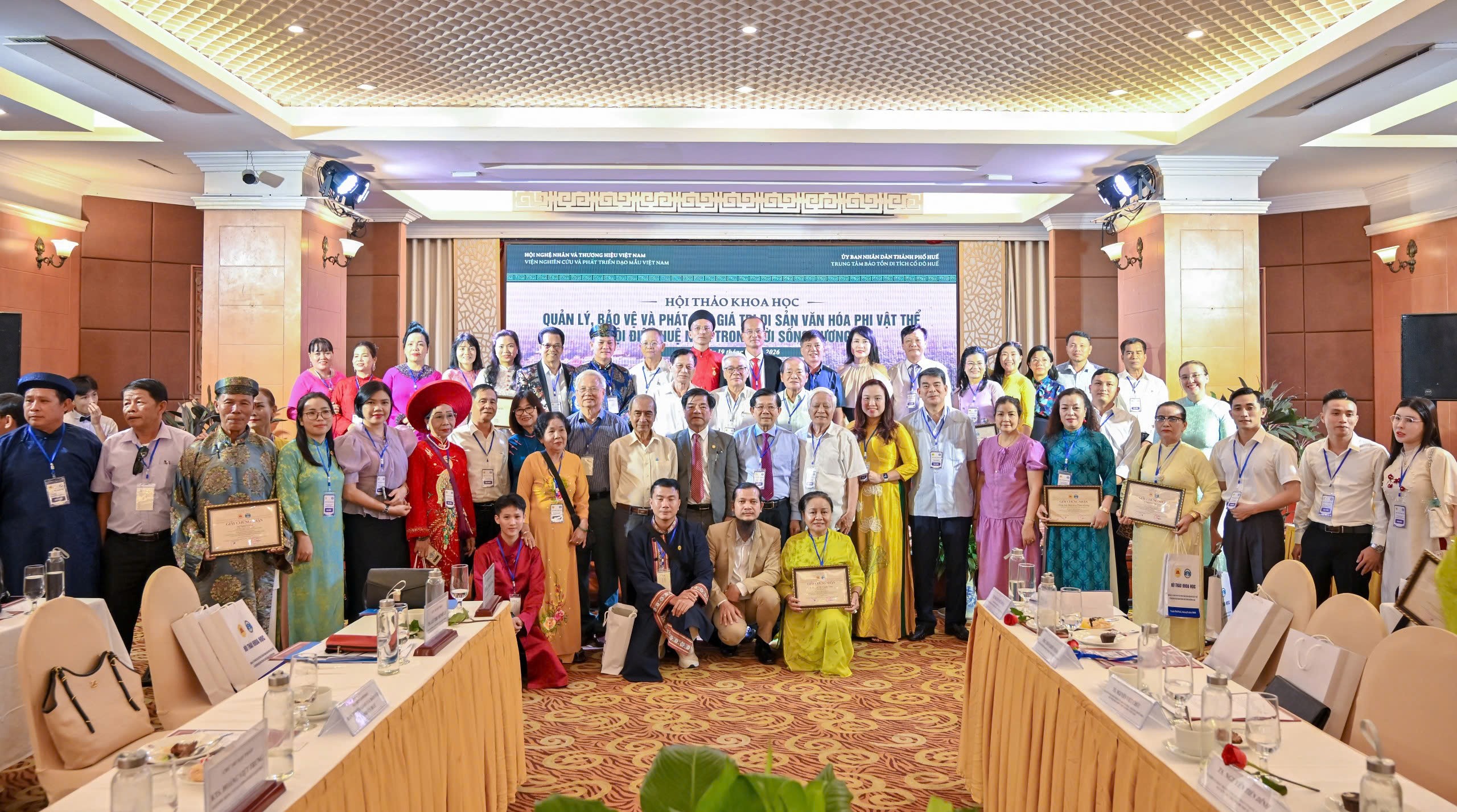 Nguồn gốc, diễn trình nghi lễ và giá trị lịch sử - văn hóa - tâm linh của tín ngưỡng thờ Mẫu Tam phủ, Tứ phủ của người Việt.