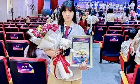 Khánh Linh và “người bạn thầm lặng” của tuổi học trò