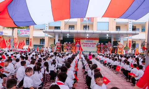 Đền Rừng và chùa Đông Các trao tặng 60 chiếc xe đạp, học bổng cho học sinh có hoàn cảnh khó khăn tại Trường Tiểu học Cổ Đô