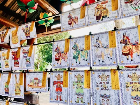 Ký sự tại Đền Rừng:  Cuộc cách mạng trong hầu đồng