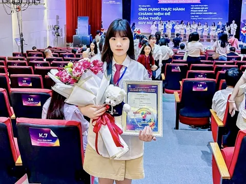 Khánh Linh và “người bạn thầm lặng” của tuổi học trò