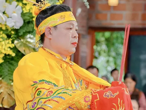 Đồng thầy Hoàng Xuân Thuỷ - Bền chí vững tâm giữ gìn tín ngưỡng