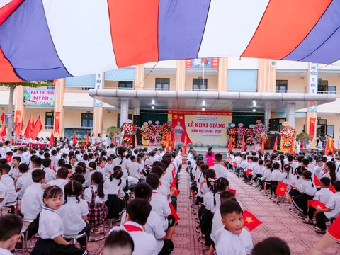 Đền Rừng và chùa Đông Các trao tặng 60 chiếc xe đạp, học bổng cho học sinh có hoàn cảnh khó khăn tại Trường Tiểu học Cổ Đô