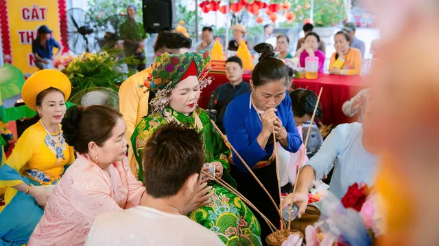 Đồng thầy Bùi Thị Dị: Gìn giữ tín ngưỡng bằng chiều sâu văn hóa