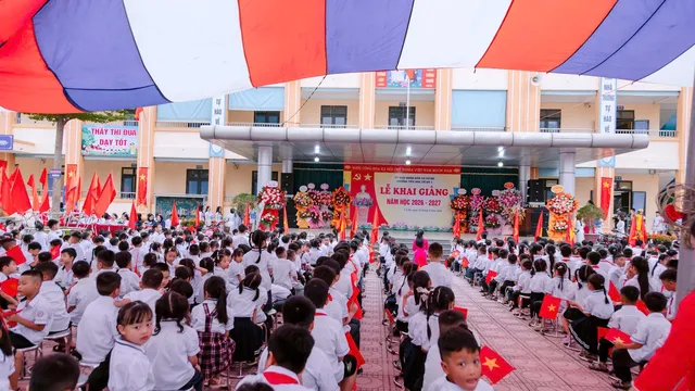 Đền Rừng và chùa Đông Các trao tặng 60 chiếc xe đạp, học bổng cho học sinh có hoàn cảnh khó khăn tại Trường Tiểu học Cổ Đô